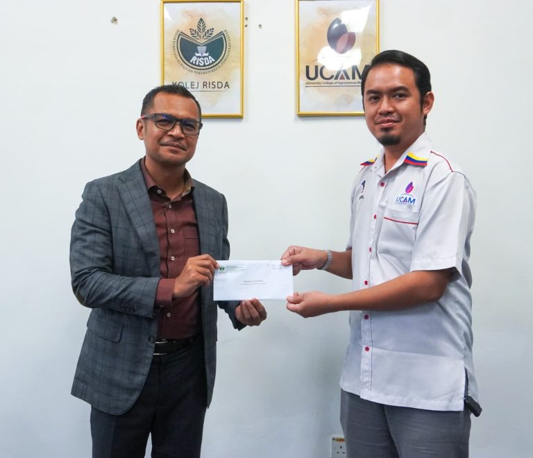 SUMBANGAN IHSAN MANGSA BANJIR NEGERI MELAKA